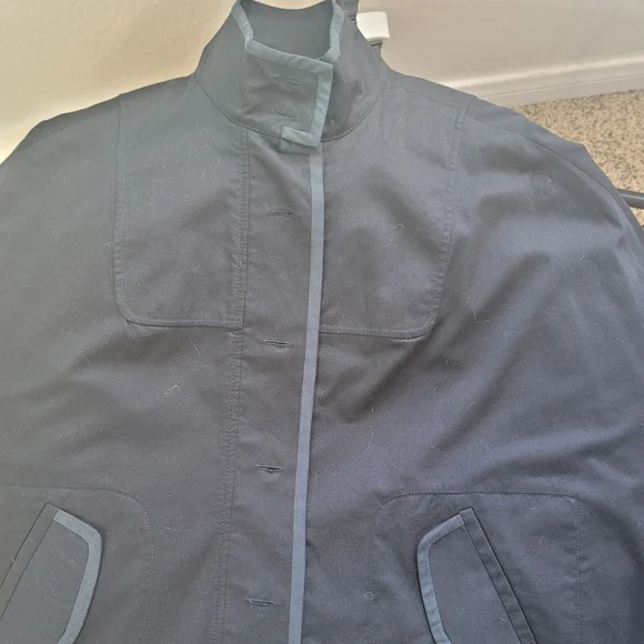 BCBGENERATION BLACK LIGHTWEIGHT PONCHO CAPE FRONT BUTTON SZ XS - Picture 5 of 16